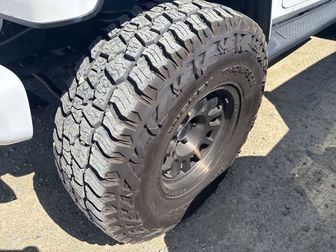 Certified 2021 Jeep Gladiator Overland AWD/4WD image 2