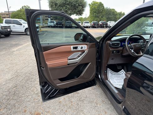 Used 2023 Ford Explorer King Ranch w/ Technology Package RWD image 24