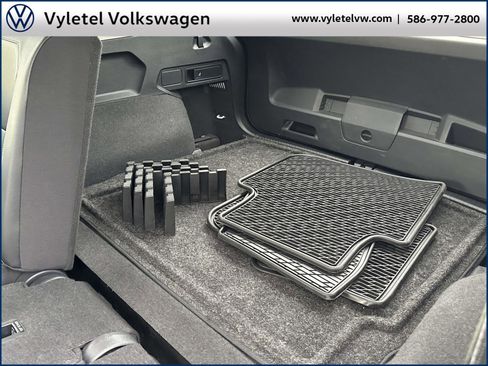 Certified 2022 Volkswagen Tiguan SE image 11