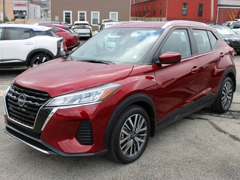 Certified 2024 Nissan Kicks SV image 1