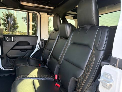 Used 2020 Jeep Wrangler Unlimited Sahara AWD/4WD image 10