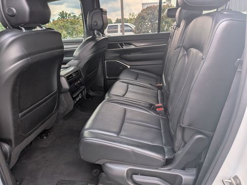 Used 2024 Jeep Wagoneer L Series II RWD image 18