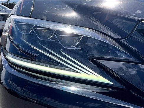 Used 2018 Lexus LS 500 w/ Accessory Package (Z2) image 30