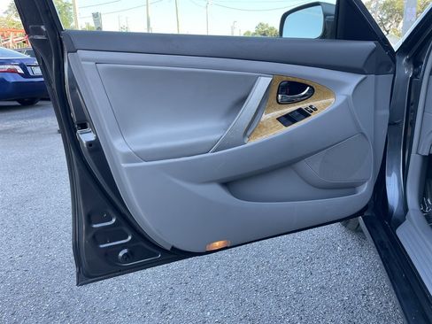 Used 2007 Toyota Camry XLE FWD image 32
