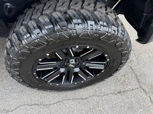 Used 2019 Jeep Wrangler Unlimited Sahara w/ Uconnect 4C Nav & Sound Group AWD/4WD image 12