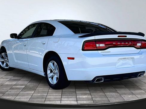 Used 2011 Dodge Charger SE RWD image 4