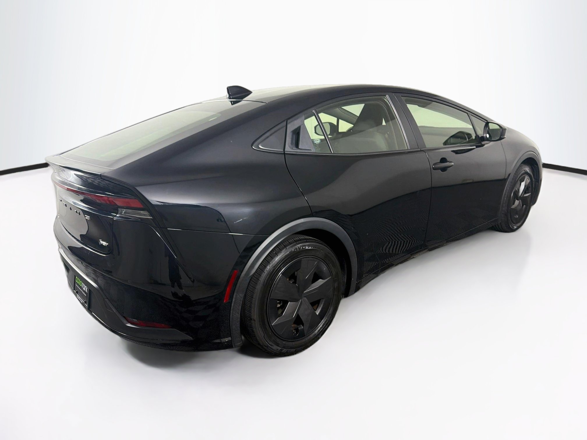 Used 2024 Toyota Prius LE FWD image 9