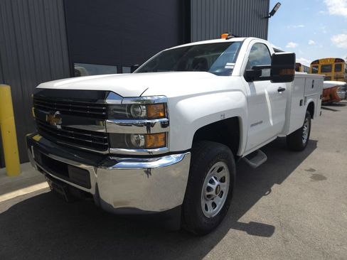 Used 2018 Chevrolet Silverado 3500 W/T RWD image 2