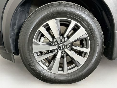 Used 2023 Nissan Pathfinder SL w/ Black Appearance Package AWD/4WD image 11