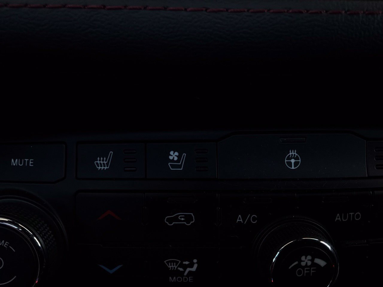 Used 2021 Dodge Durango R/T w/ Technology Group RWD image 39