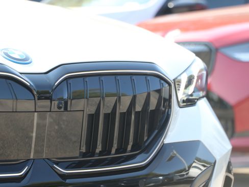 New 2026 BMW 550e xDrive image 6