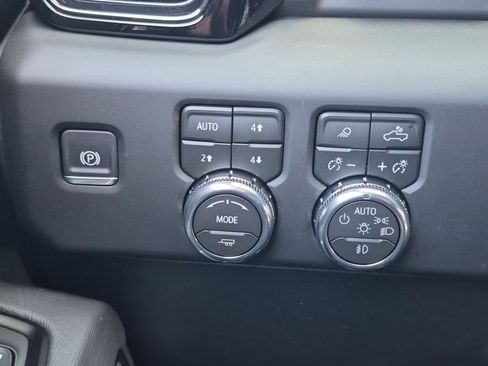 New 2026 GMC Sierra 2500 AT4X w/ LPO, Black Badging Package AWD/4WD image 17