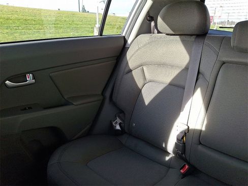 Used 2016 Kia Sportage LX image 18