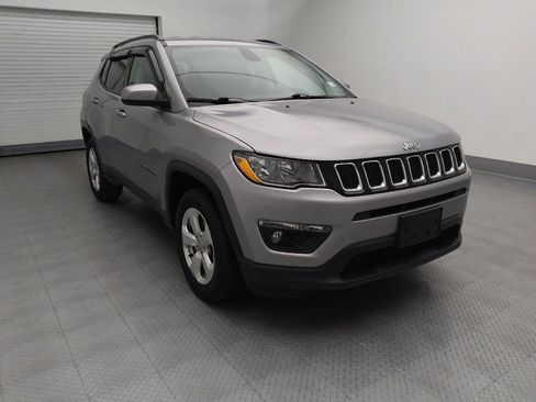 Used 2018 Jeep Compass Latitude w/ Cold Weather Group AWD/4WD image 13