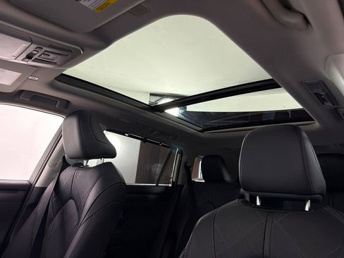 Used 2026 Toyota Highlander Platinum AWD/4WD image 2