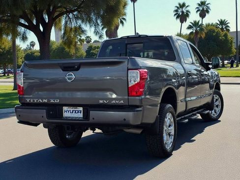Used 2022 Nissan Titan SV w/ SV Convenience Package image 5