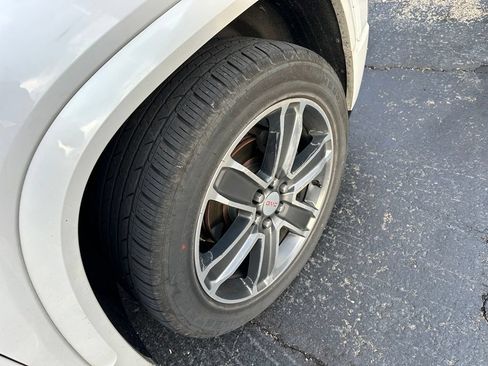 Used 2017 GMC Acadia Denali w/ Technology Package FWD image 9