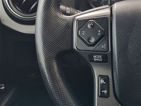 Used 2016 Toyota Tacoma SR image 30