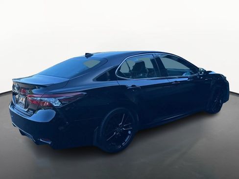 Used 2023 Toyota Camry XSE FWD image 3