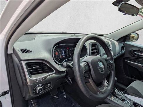 Used 2019 Jeep Cherokee Latitude w/ Popular Appearance Group AWD/4WD image 10