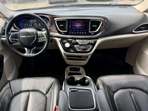 Used 2017 Chrysler Pacifica Touring-L Plus w/ Advanced Safetytec Group FWD image 32