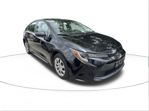 Used 2024 Toyota Corolla LE FWD image 2