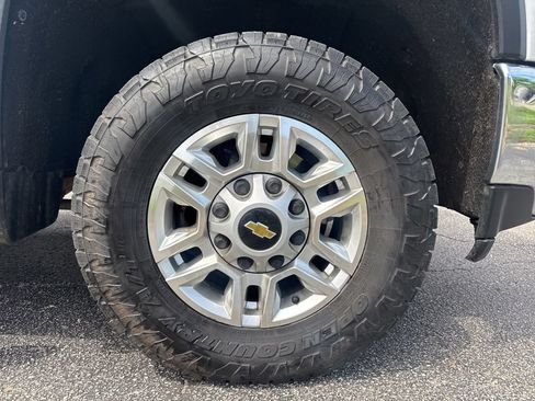 Used 2020 Chevrolet Silverado 2500 LT AWD/4WD image 9