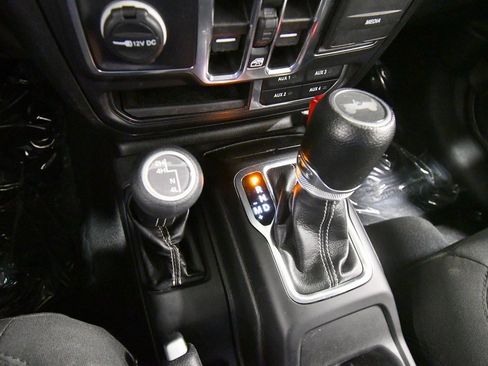 Used 2022 Jeep Wrangler Unlimited Sahara w/ Cold Weather Group image 26