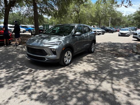 Used 2025 Buick Encore GX Preferred AWD/4WD image 10
