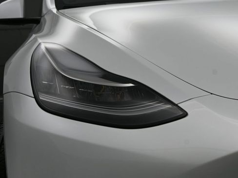 Used 2022 Tesla Model Y Long Range image 10