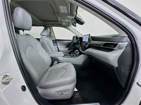 Used 2023 Toyota Highlander Limited image 48