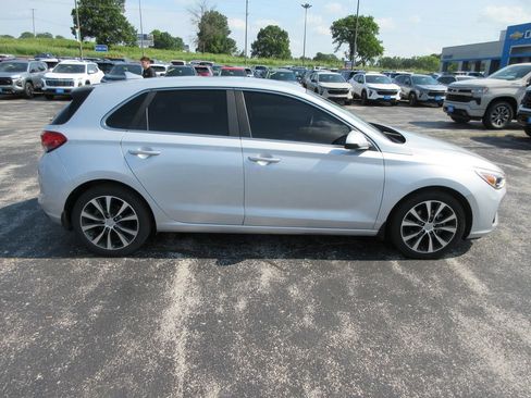 Used 2018 Hyundai Elantra GT FWD image 6