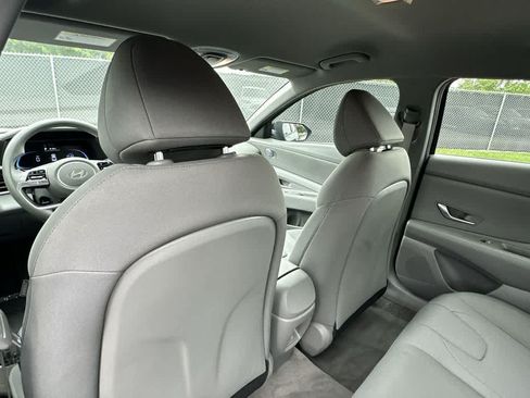 Used 2024 Hyundai Elantra SE FWD image 17