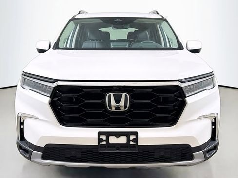 Used 2025 Honda Pilot Elite image 2
