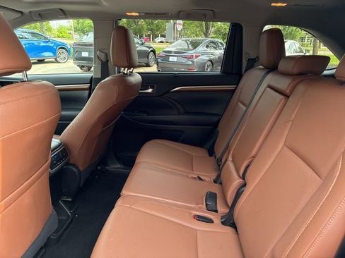 Used 2019 Toyota Highlander Limited AWD/4WD image 39