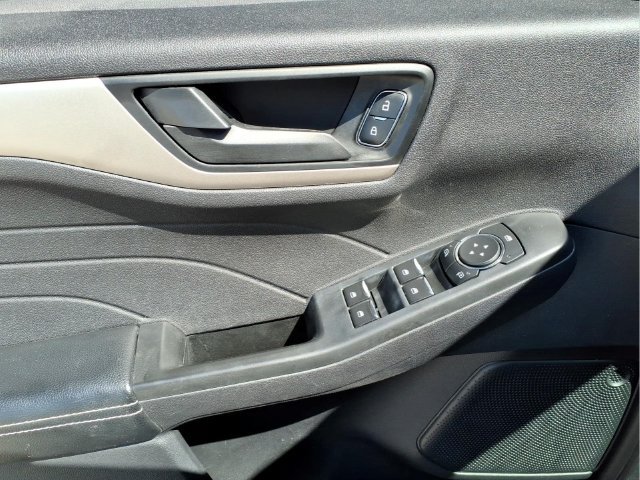 Used 2022 Ford Escape SE FWD image 11