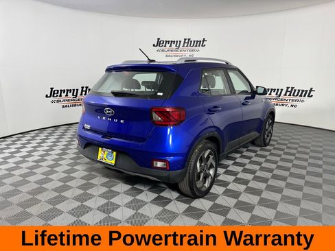 Used 2024 Hyundai Venue Limited FWD image 9