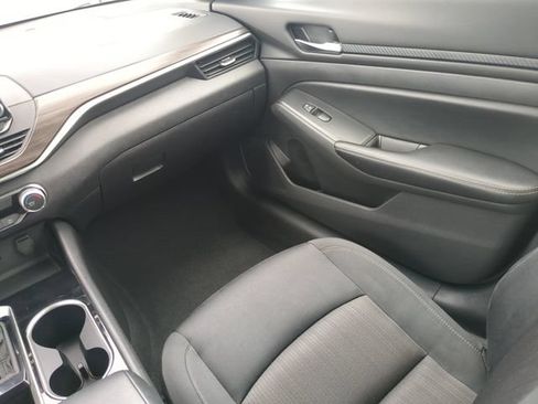 Used 2024 Nissan Altima 2.5 SV FWD image 18