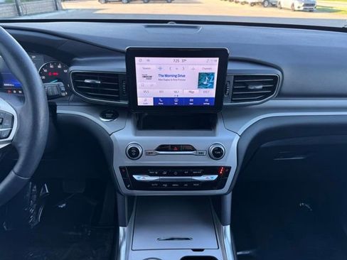 Certified 2022 Ford Explorer XLT w/ Equipment Group 202A AWD/4WD image 2