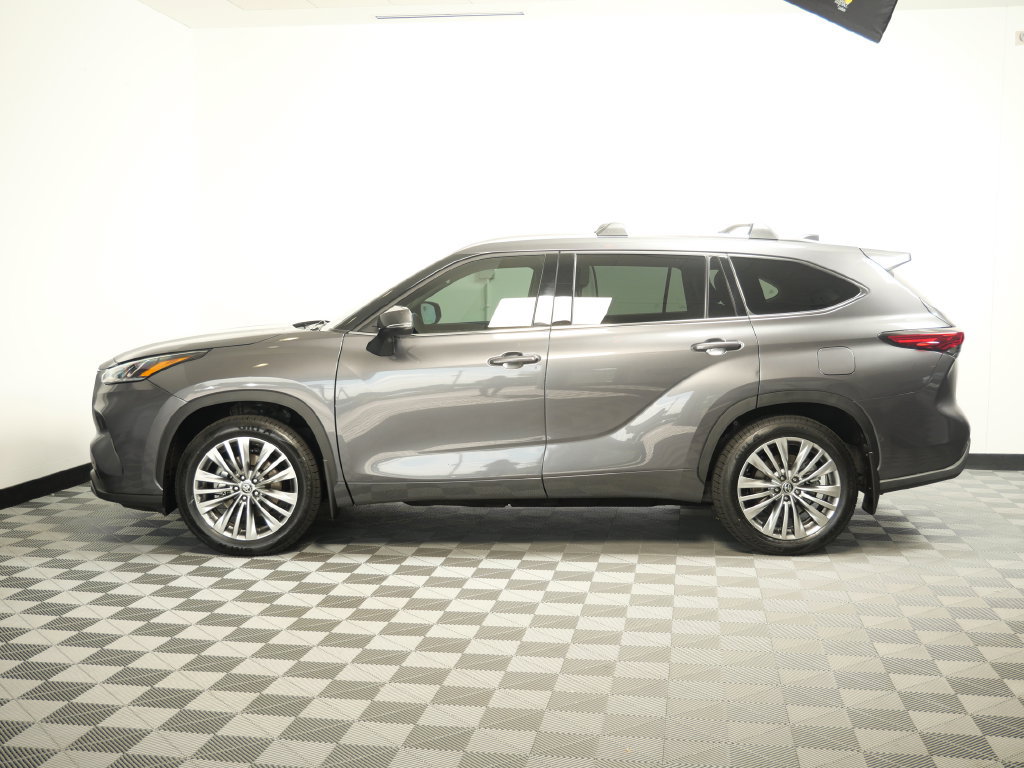 Used 2023 Toyota Highlander Platinum AWD/4WD image 5