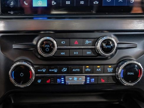 Used 2025 Ford F250 Lariat AWD/4WD image 27