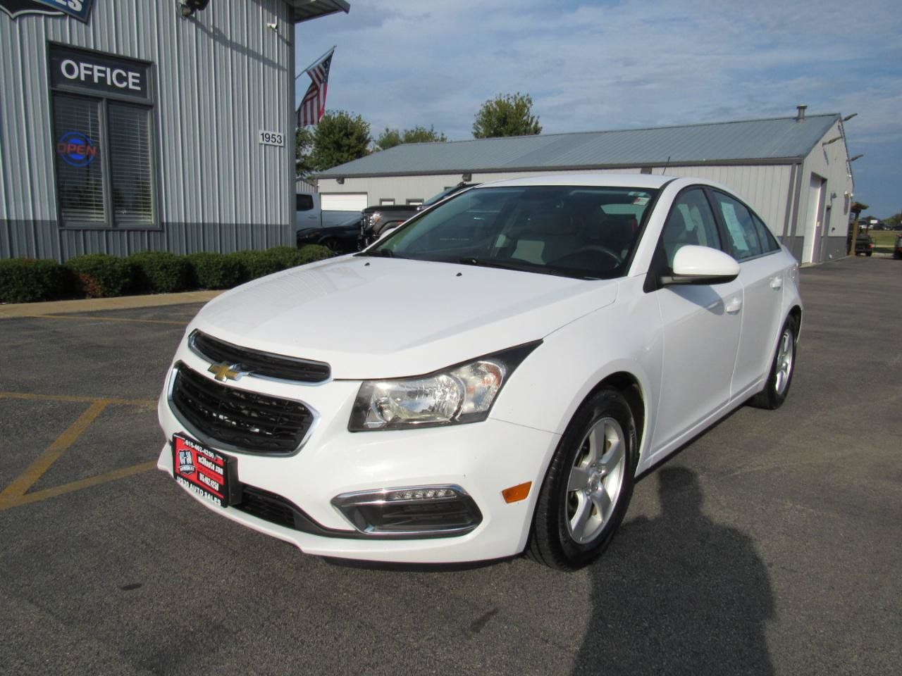 Used 2016 Chevrolet Cruze LT FWD image 1