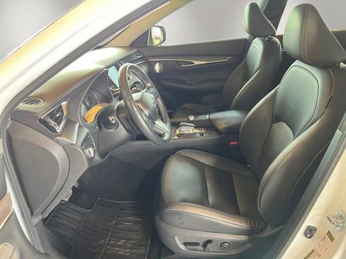 Used 2023 INFINITI QX50 Luxe AWD/4WD image 2