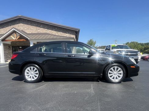 Used 2010 Chrysler Sebring Limited FWD image 19