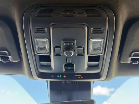 Used 2025 GMC Yukon AT4 Ultimate AWD/4WD image 30