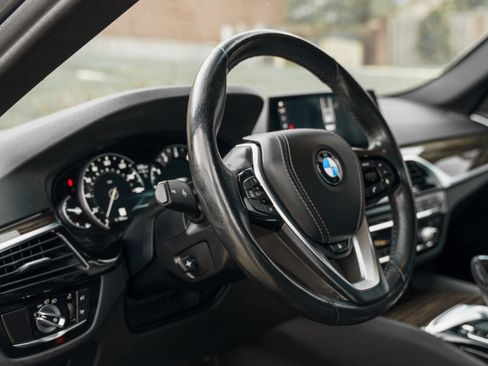 Used 2019 BMW 530i xDrive w/ Convenience Package image 9