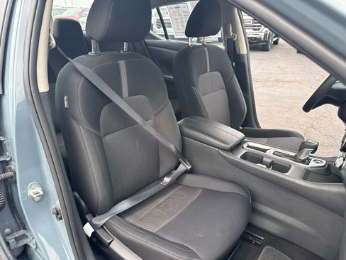 Used 2025 Nissan Sentra SV FWD image 25