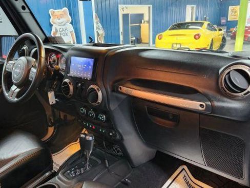Used 2017 Jeep Wrangler Sahara AWD/4WD image 18