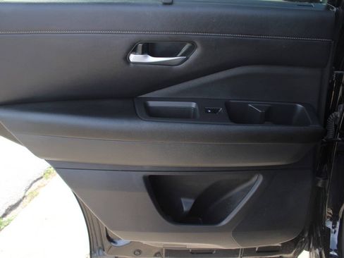 Used 2024 Nissan Pathfinder SL AWD/4WD image 14