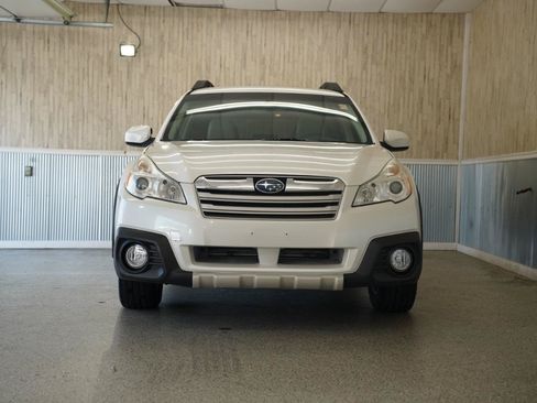 Used 2013 Subaru Outback 2.5i Limited w/ Moonroof Pkg AWD/4WD image 2